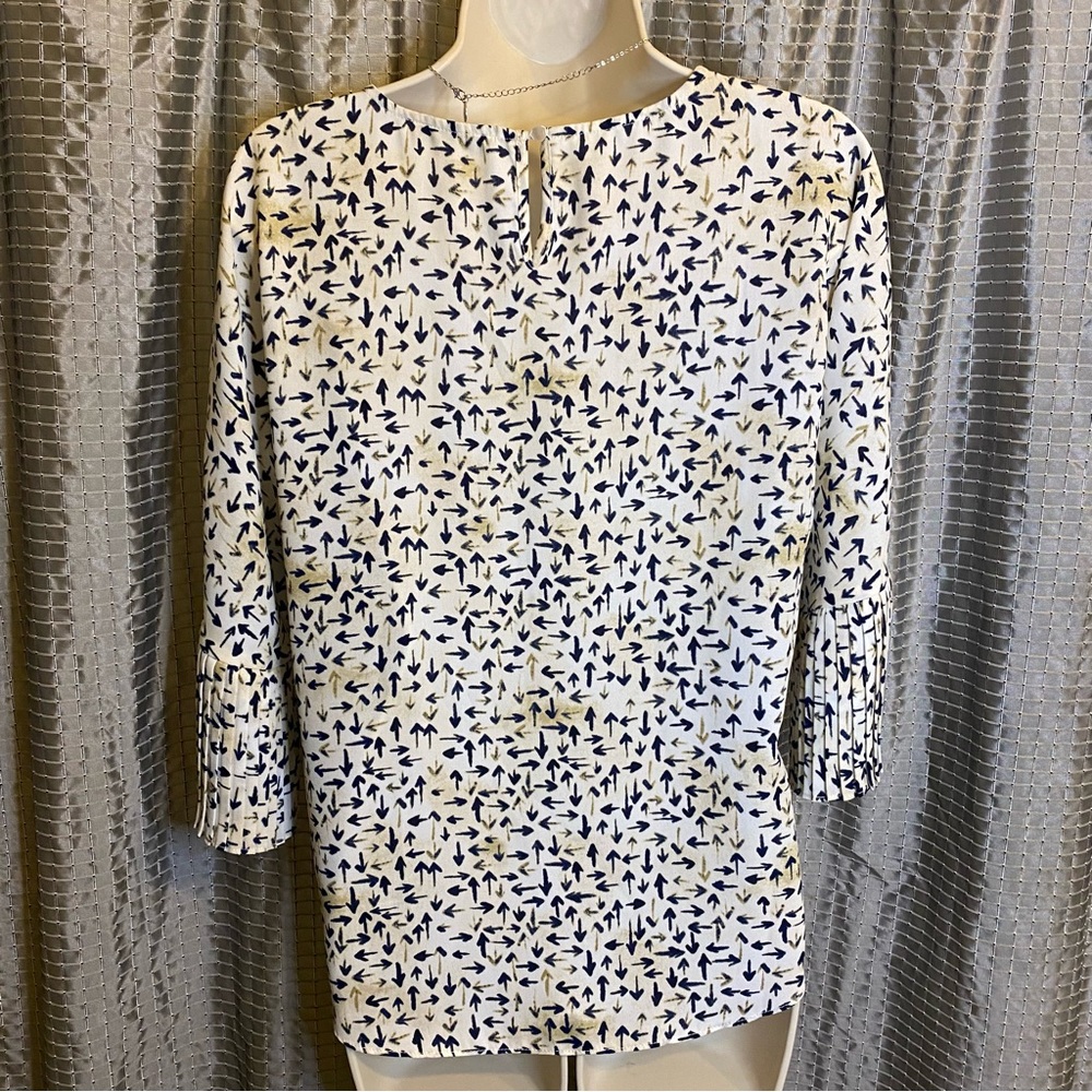 Sioni Blouse with Arrows and Pleated 3/4 Sleeves Small - Picture 2 of 6